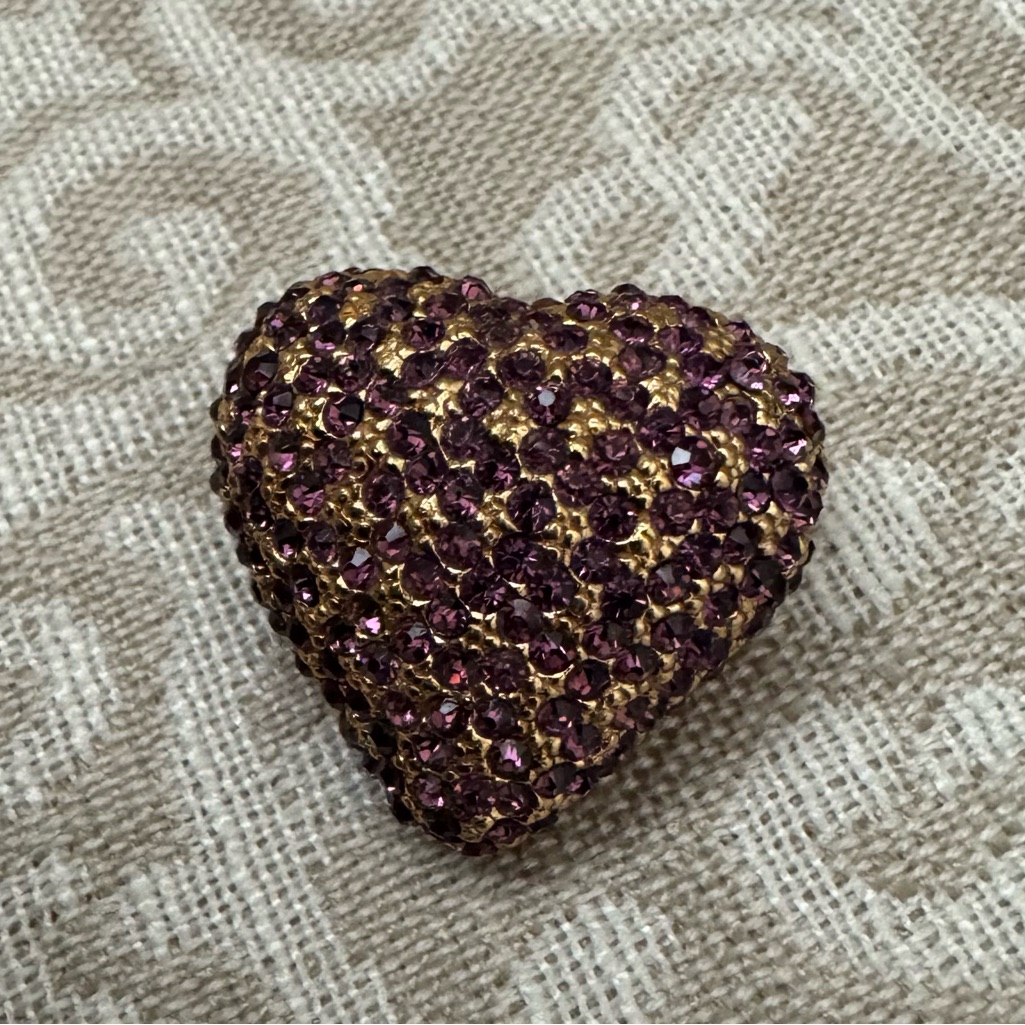 Beautiful Vintage Ciner Gold Plate Base Metal With Purple Rhinestones Brooch Pin